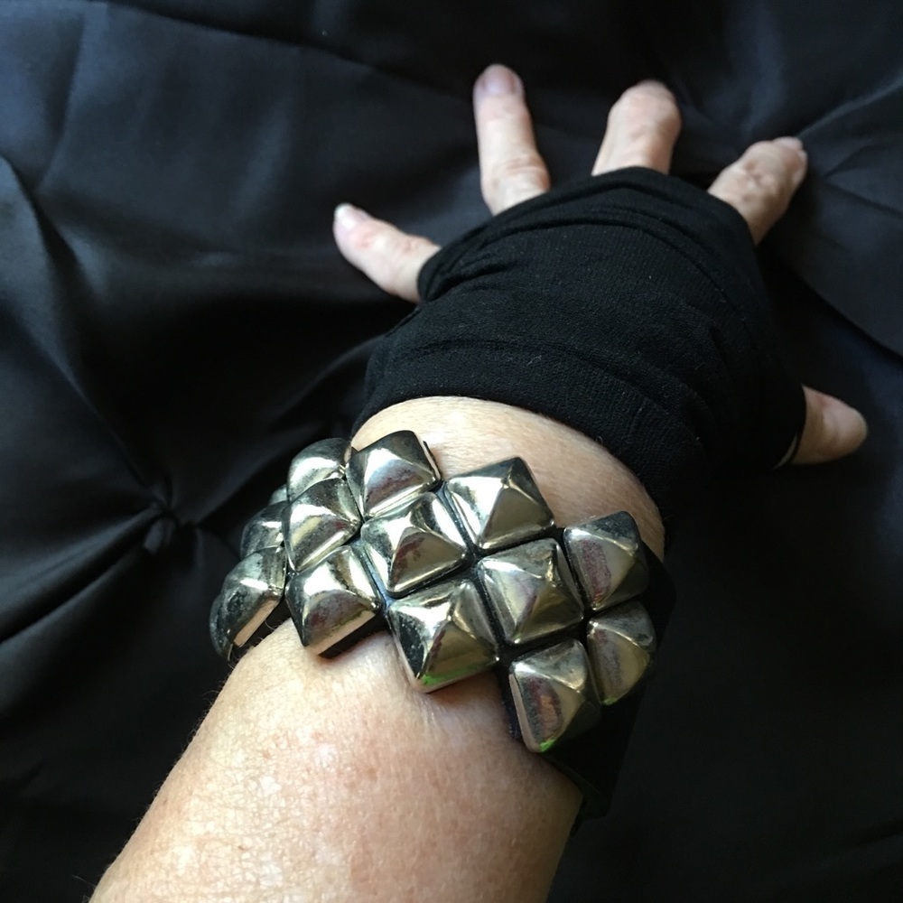 HOT Topic STUDS - Picture 4 of 6